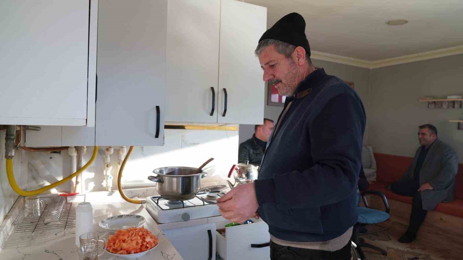 Palandöken’de Taksi Durakları Sıcacık Yuvaya Dönüştü
