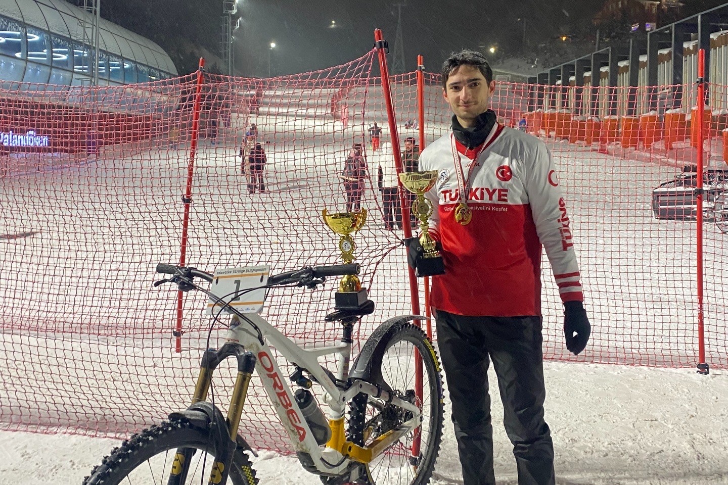Palandöken’den Alplere: Türk sporcular Snowbike Dünya Şampiyonası’nda
