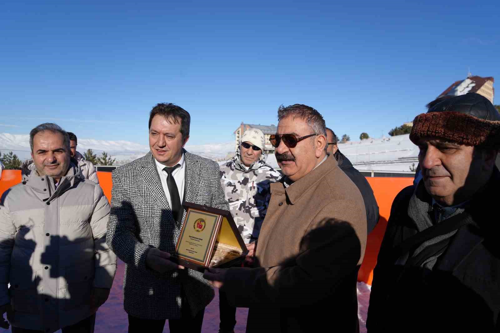 Palandöken’i bu kez gazeteciler şenlendirdi
