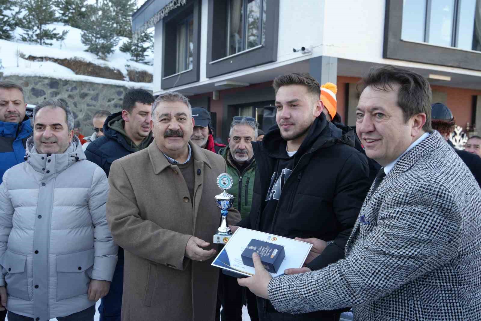 Palandöken’i bu kez gazeteciler şenlendirdi
