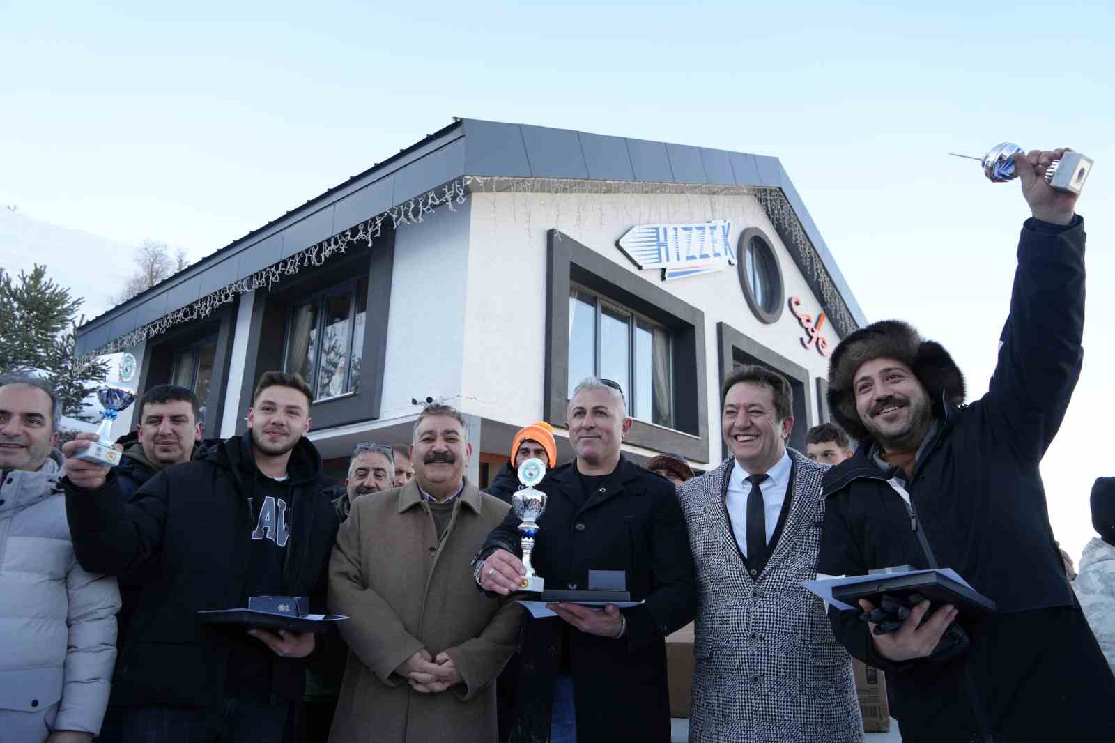 Palandöken’i bu kez gazeteciler şenlendirdi
