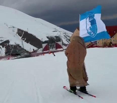 Palandöken’in zirvesinden ehram ve Erzurumspor bayrağı ile kaydı
