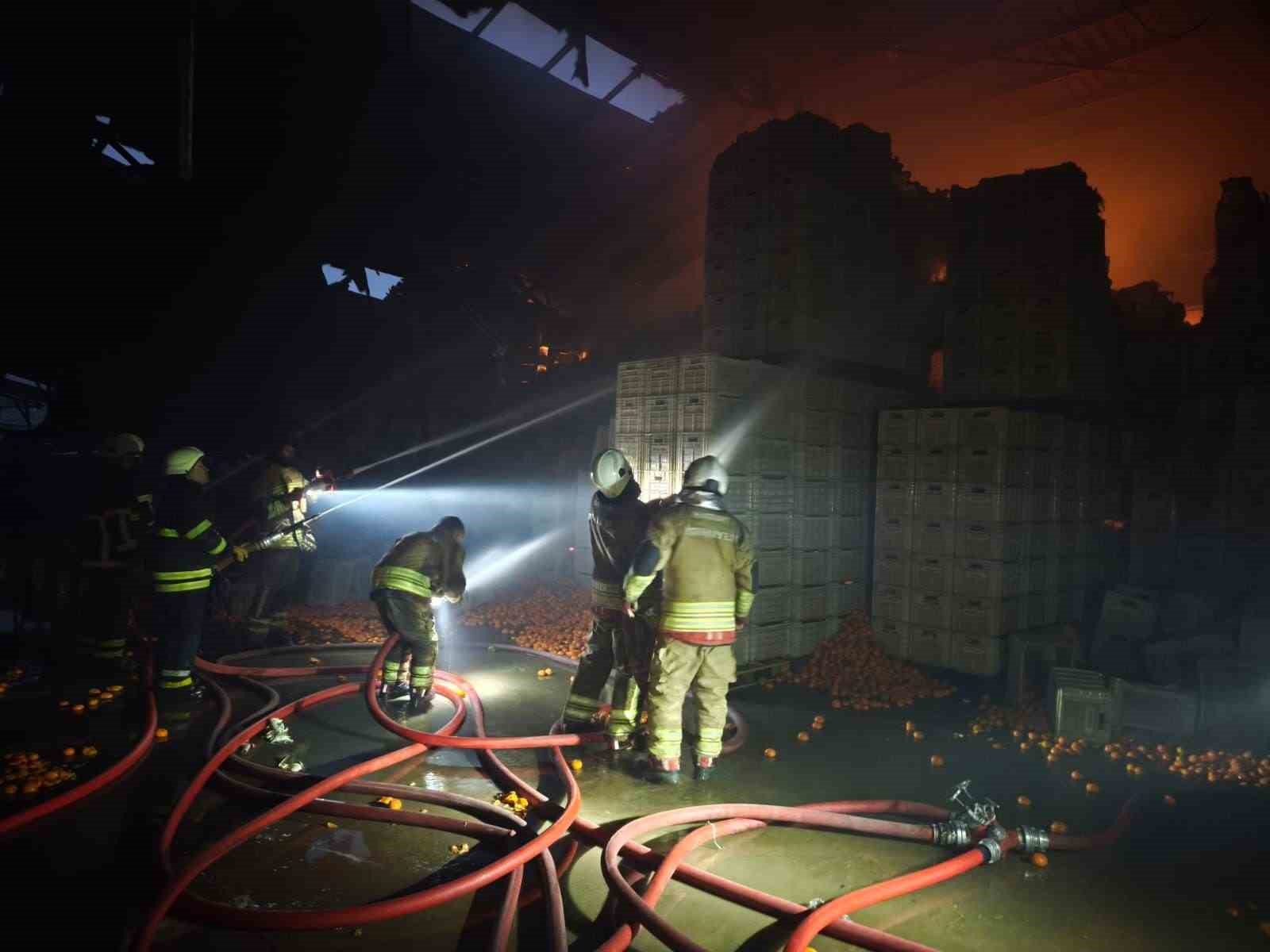Pantolonunu giymek için geri dönen 19 yaşındaki işçi dumandan etkilenerek öldü
