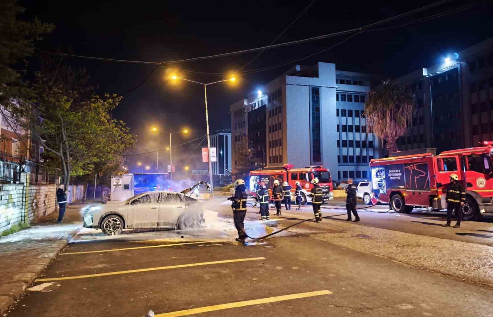 Park halindeki araçta yangın
