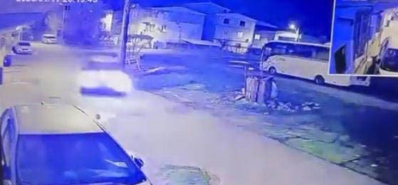 Park halindeki otomobile çarpıp kaçtı
