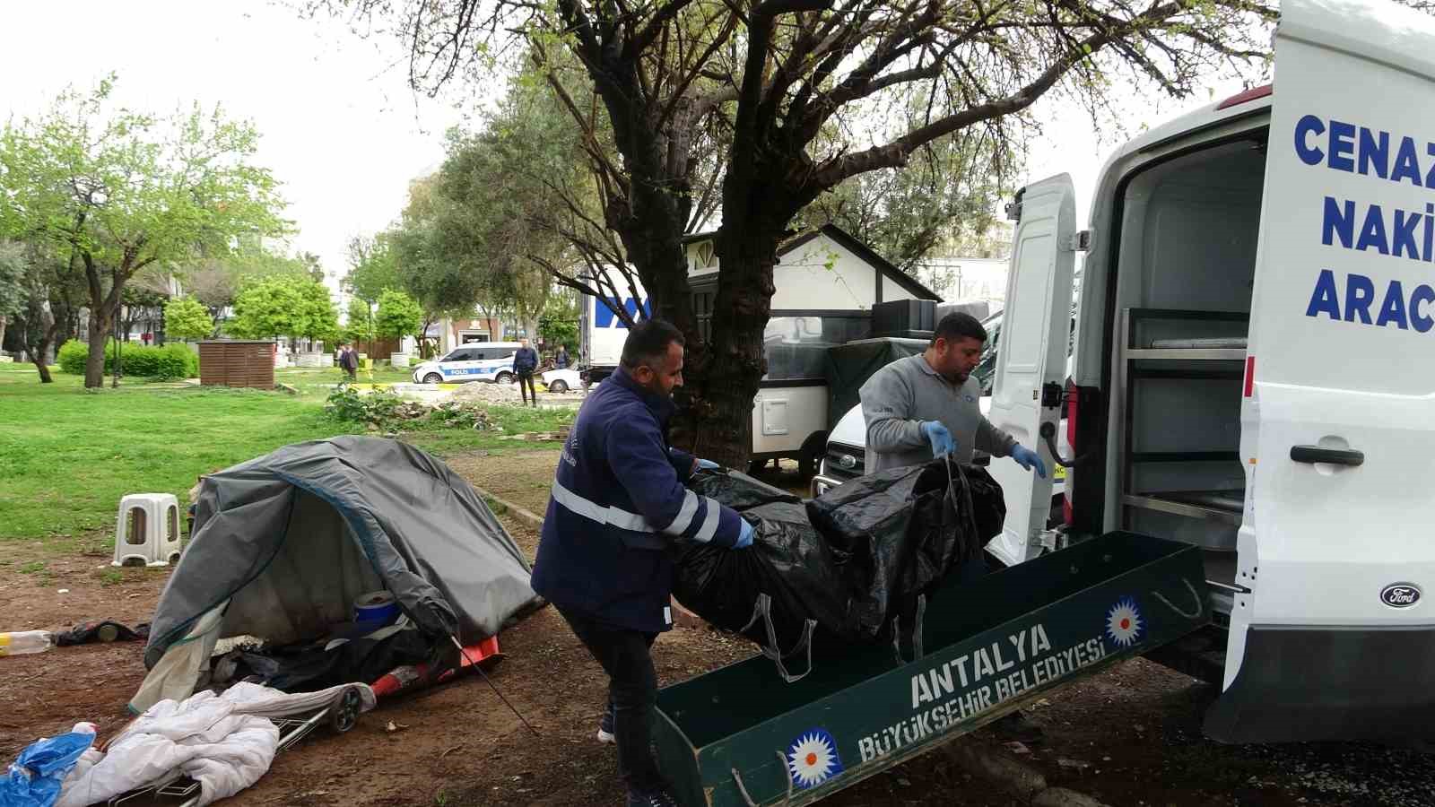 Parka kurduğu çadırda yaşayan adam ölü bulundu
