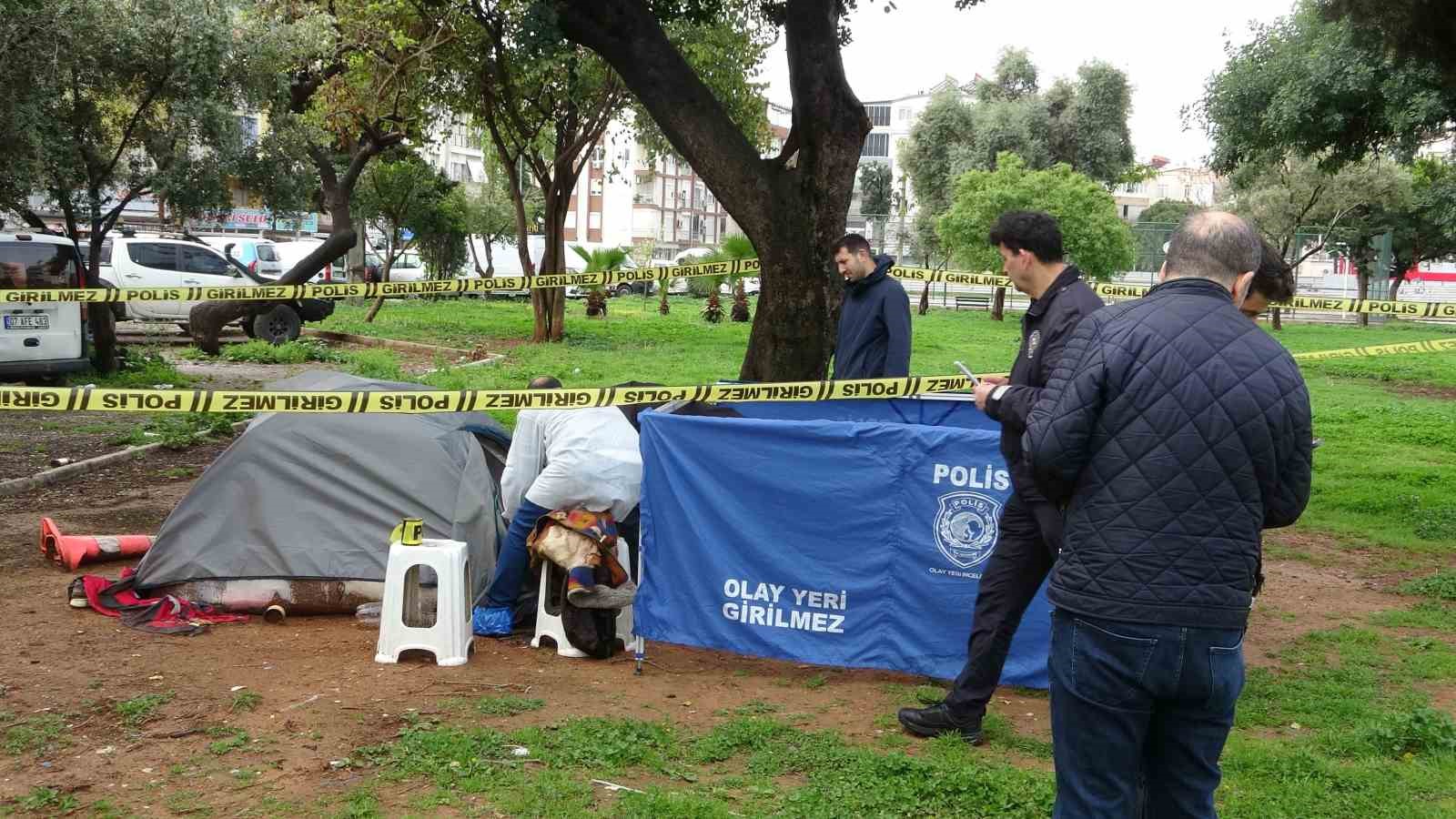 Parka kurduğu çadırda yaşayan adam ölü bulundu
