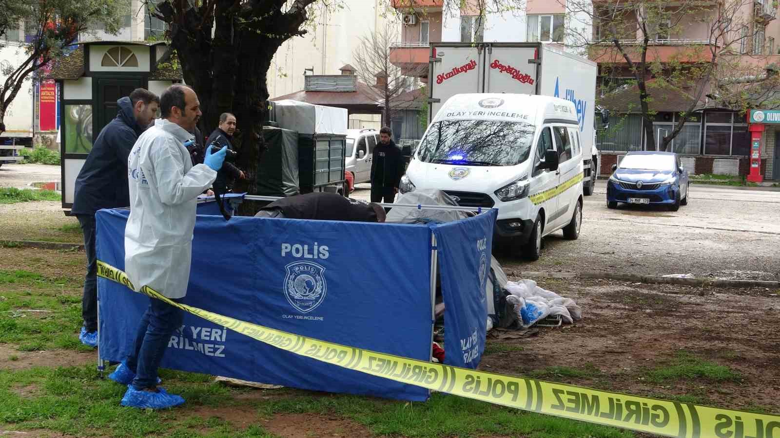 Parka kurduğu çadırda yaşayan adam ölü bulundu
