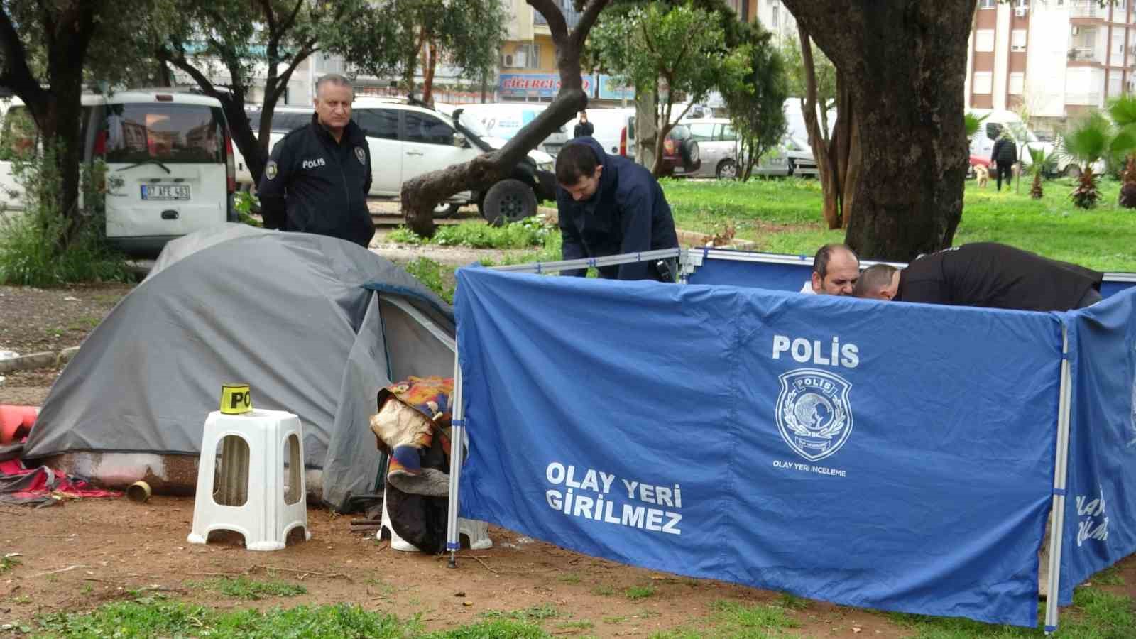 Parka kurduğu çadırda yaşayan adam ölü bulundu
