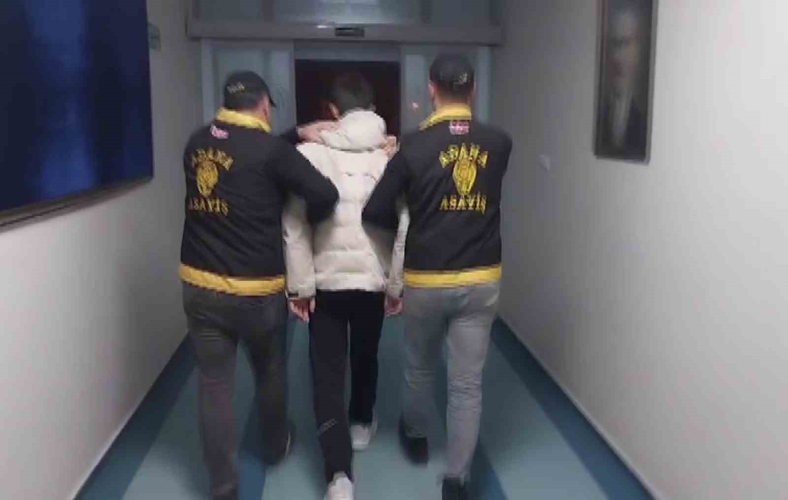 Parke taşıyla camları kırıp iş yerini soyanlar tutuklandı
