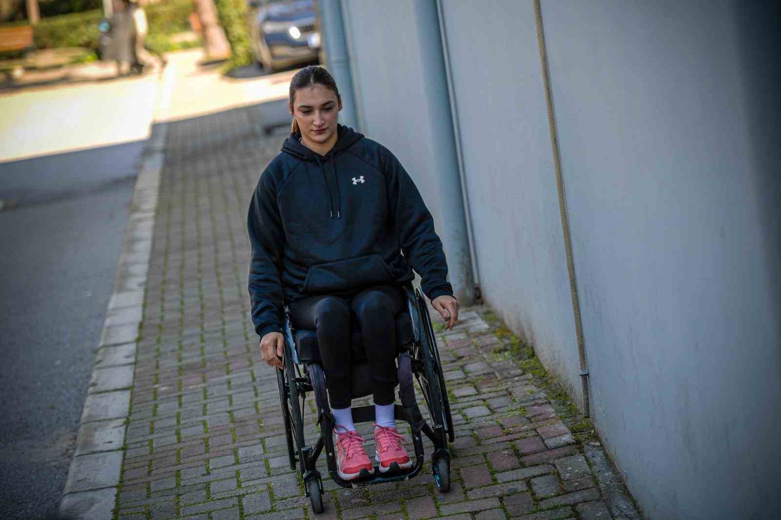 Parkede azmin ve mücadelenin simgesi: Medine Alper
Parkede azmin ve mücadelenin simgesi: Medine Alper