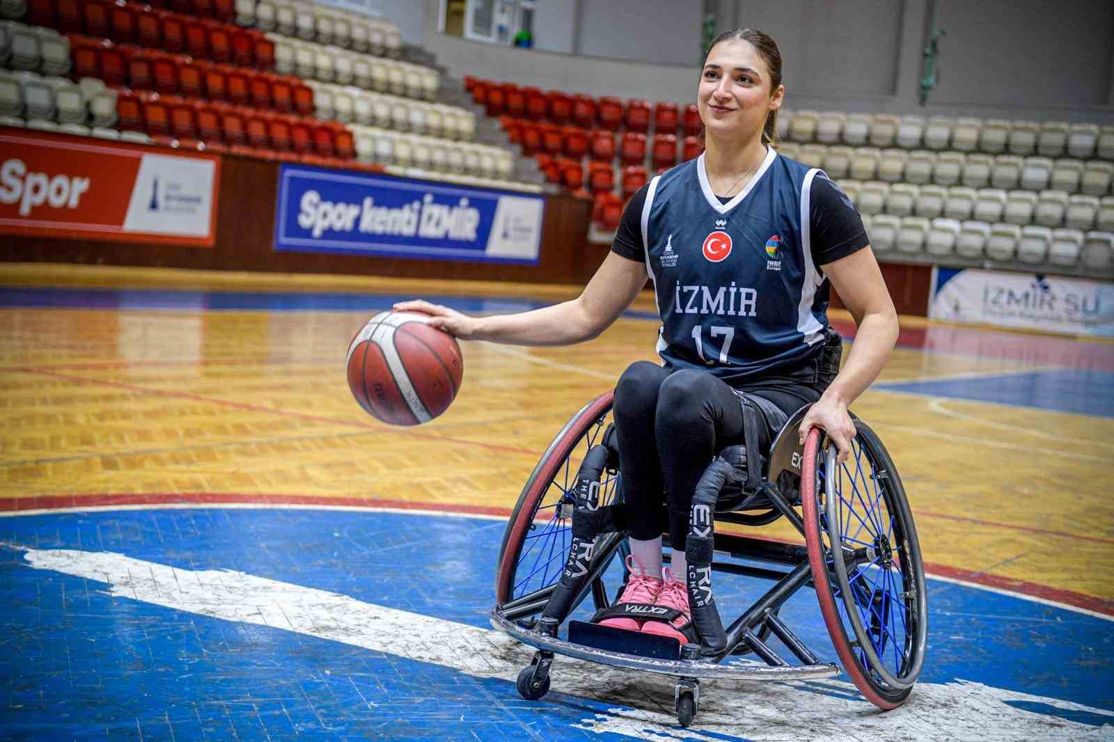 Parkede azmin ve mücadelenin simgesi: Medine Alper
Parkede azmin ve mücadelenin simgesi: Medine Alper