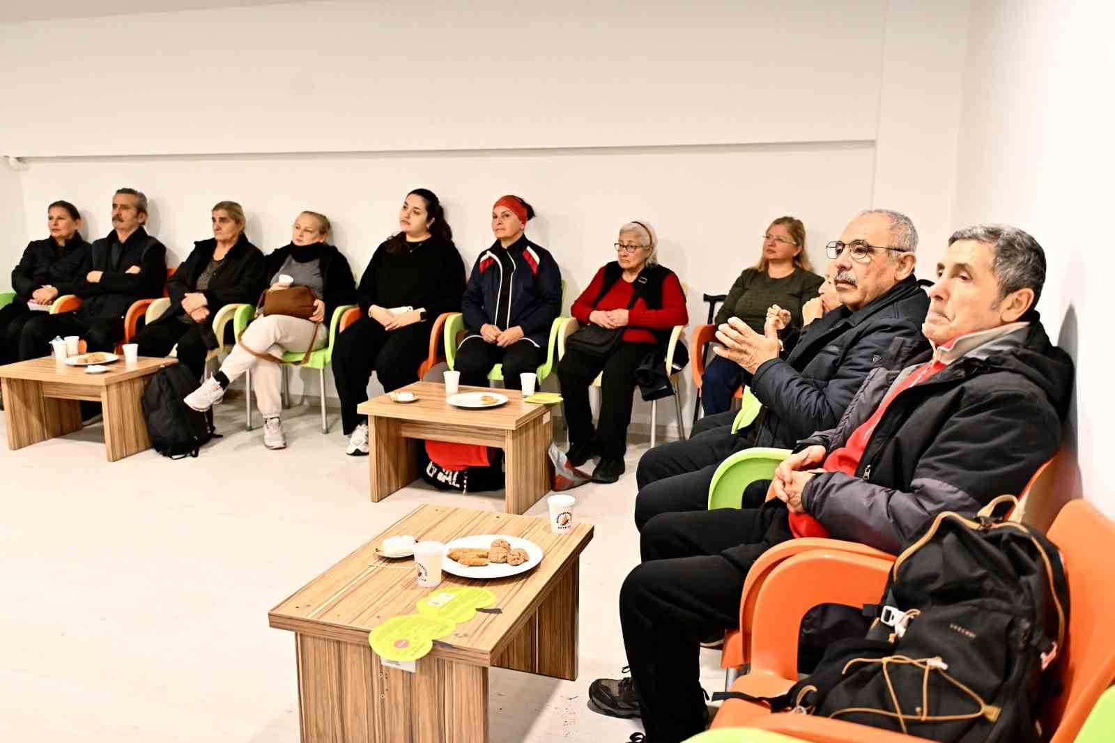 Parkinson Akademi üyelerine yaşam tarzı eğitimi
