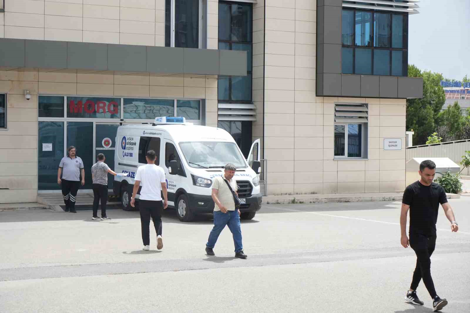 Parkta oğlunu 37 bıçak darbesiyle öldüren babaya ağırlaştırılmış müebbet talebi
