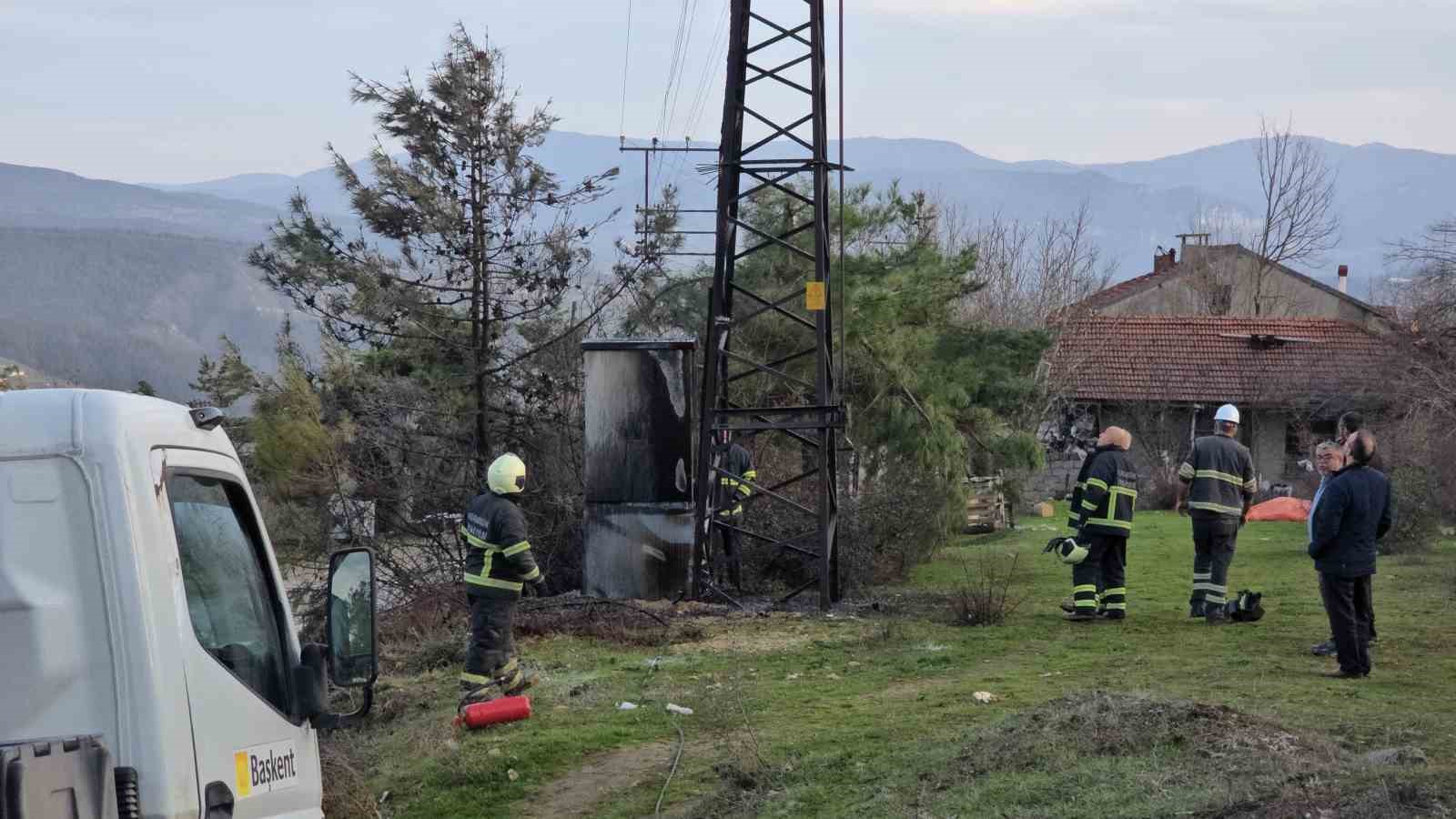 Patlayan elektrik trafosu alev aldı
