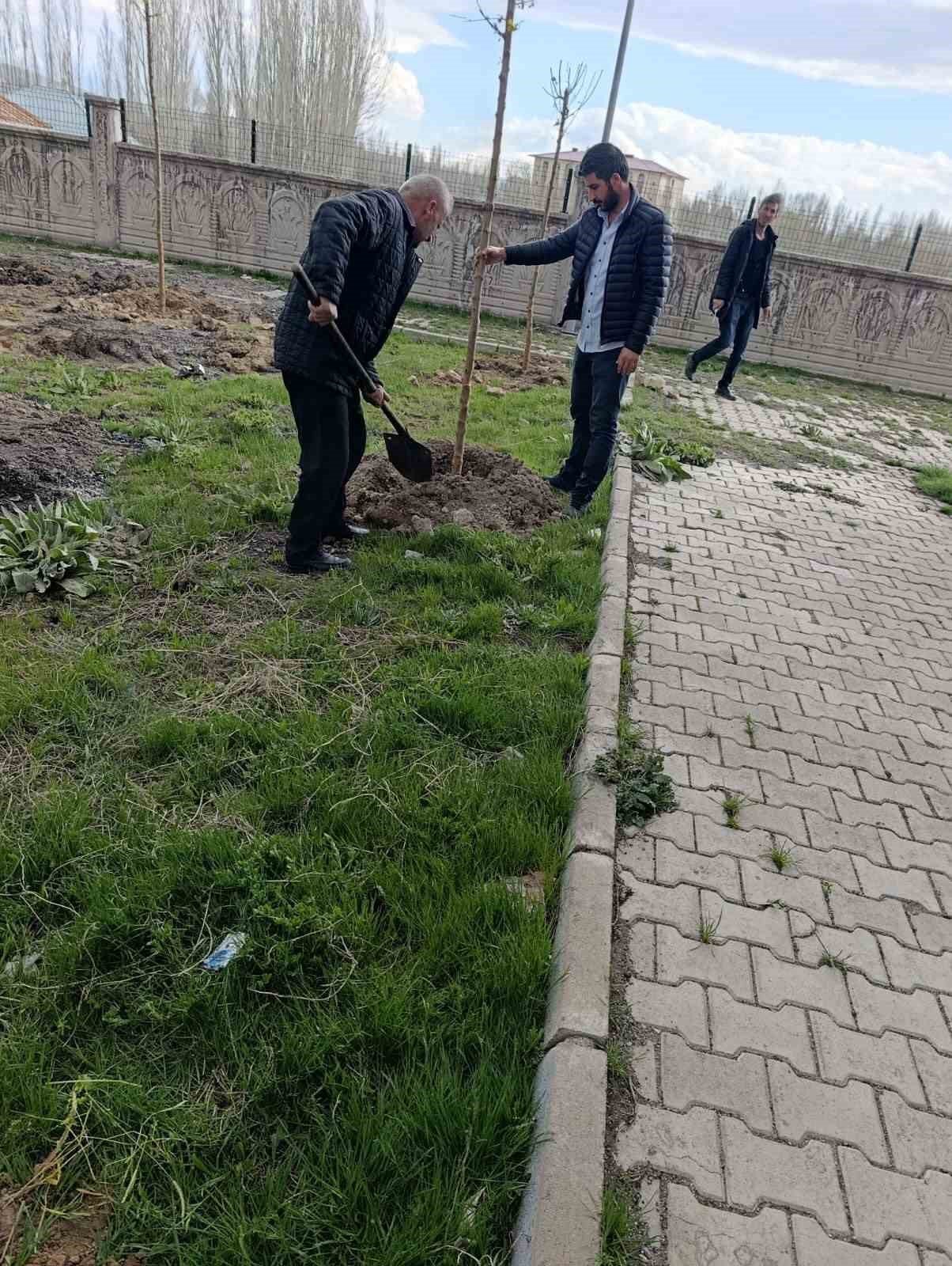 Patnos RAM’da ağaçlandırma çalışması
