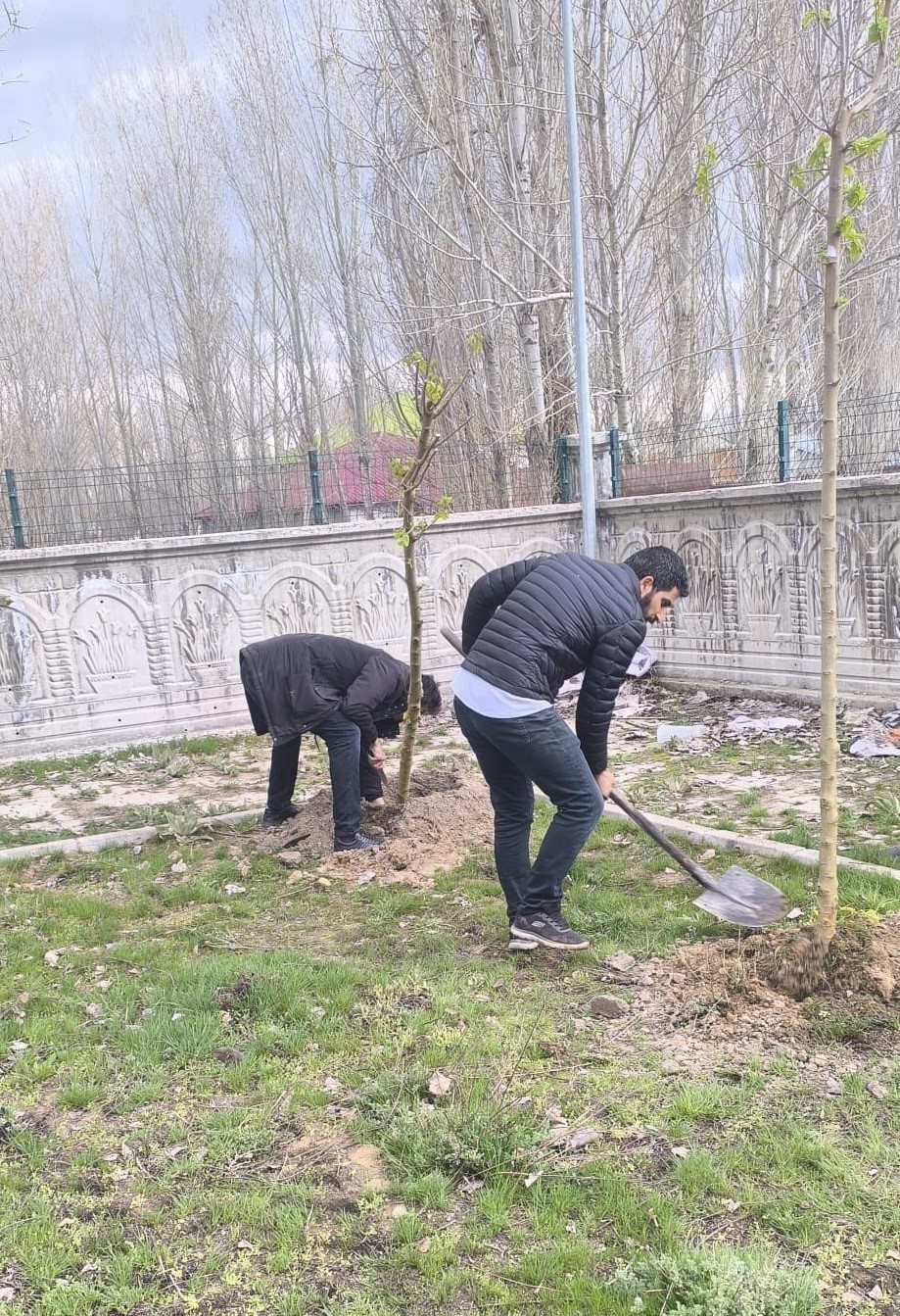 Patnos RAM’da ağaçlandırma çalışması
