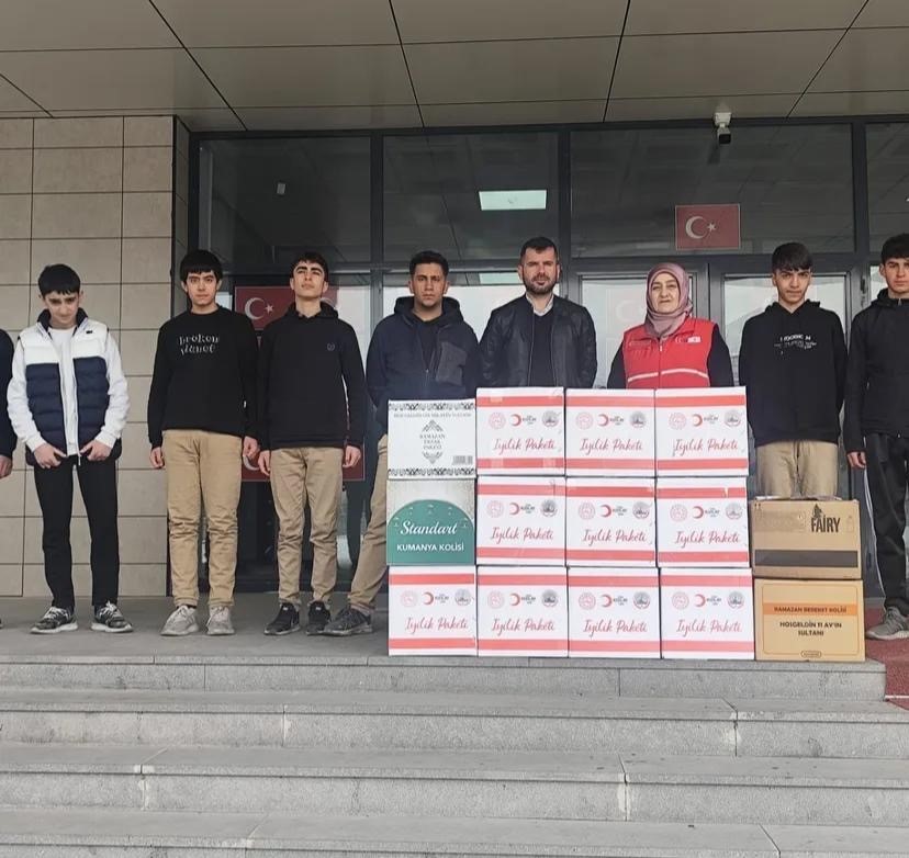 Patnos’ta "Bir sınıf bir koli projesi" etkinliği
