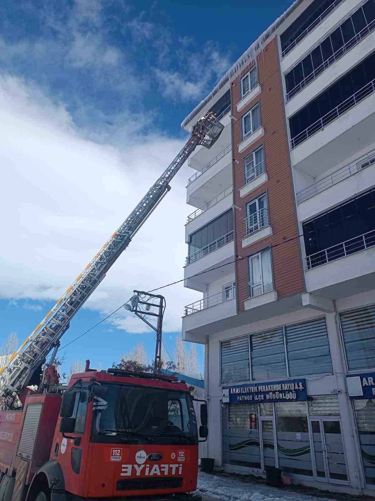 Patnos’ta buz sarkıtlarına karşı uyarı
