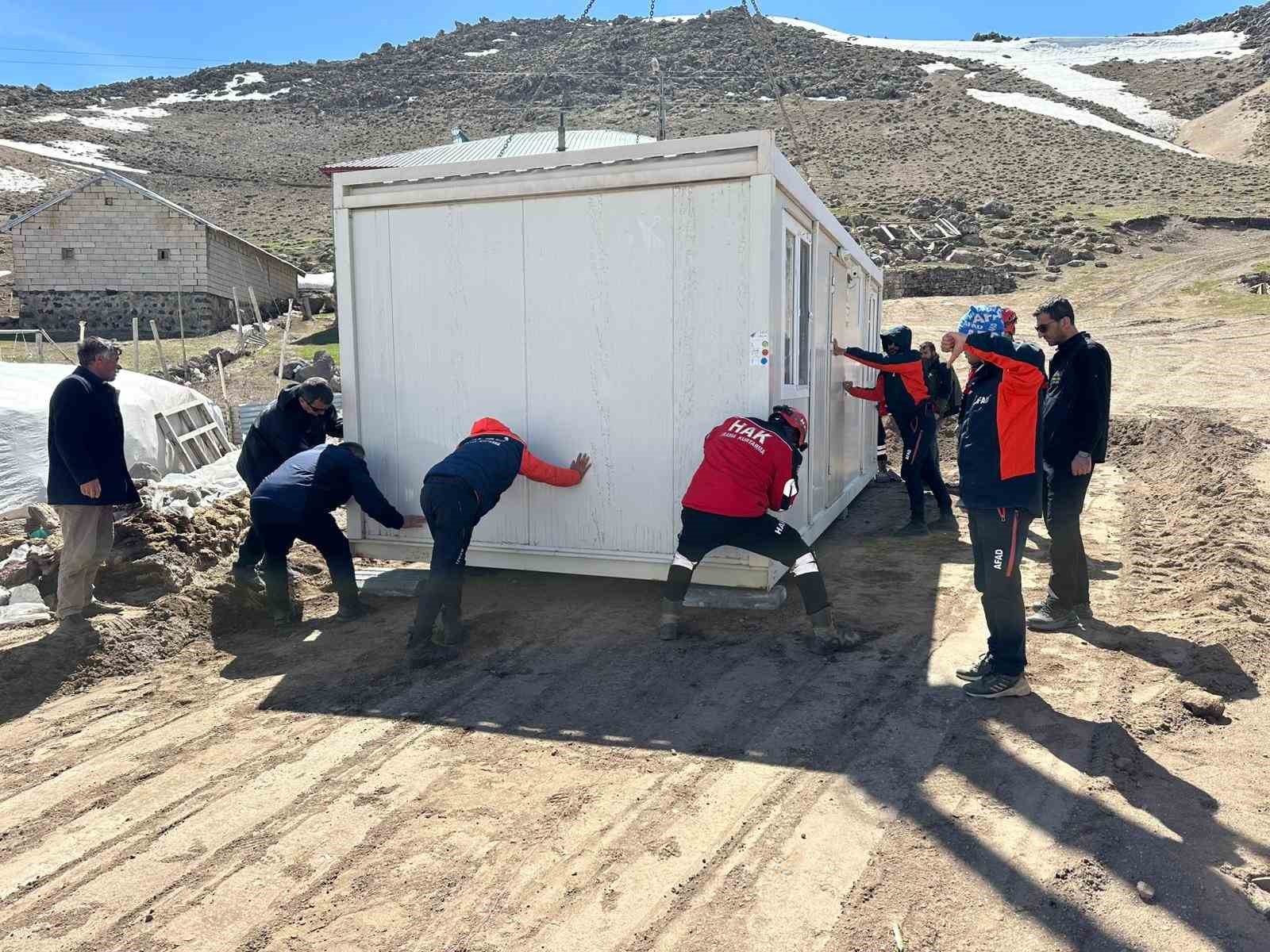 Patnos’ta deprem sonrası barınma ihtiyacı karşılandı
