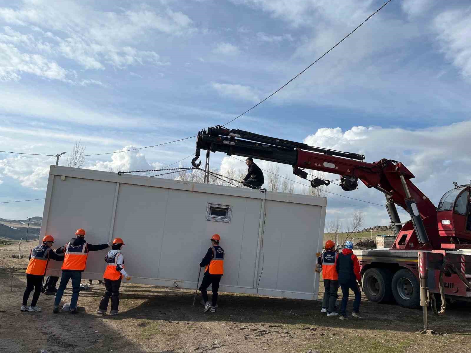 Patnos’ta deprem sonrası barınma ihtiyacı karşılandı
