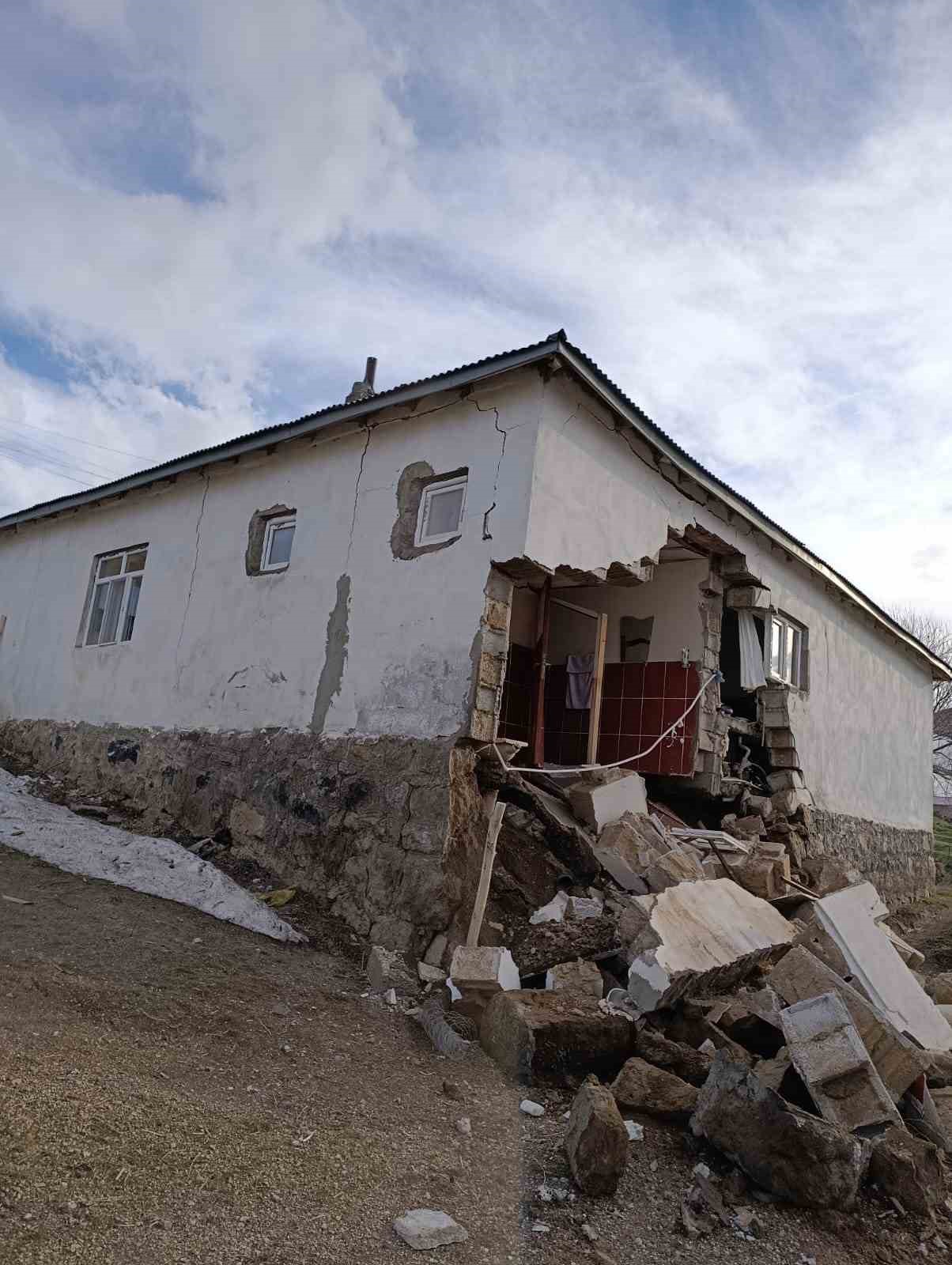 Patnos’ta deprem sonrası inceleme
