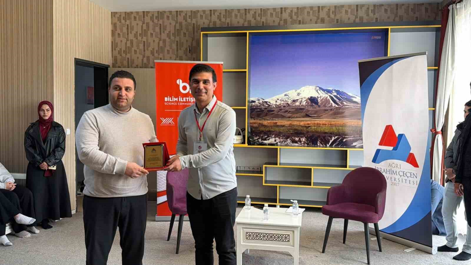 Patnos’ta "Gelenek ve Modernlik" temalı bilim kafe buluşması
