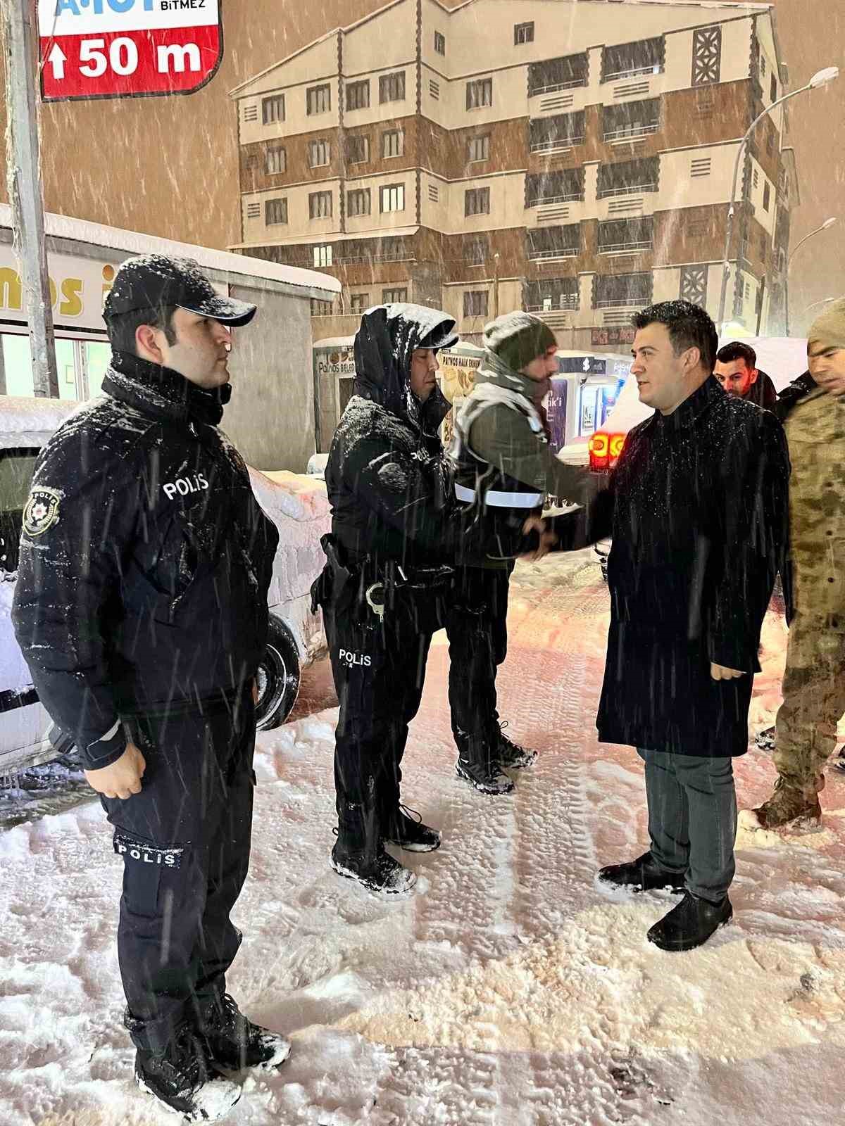 Patnos’ta güvenlik güçlerine yeni yıl ziyareti
