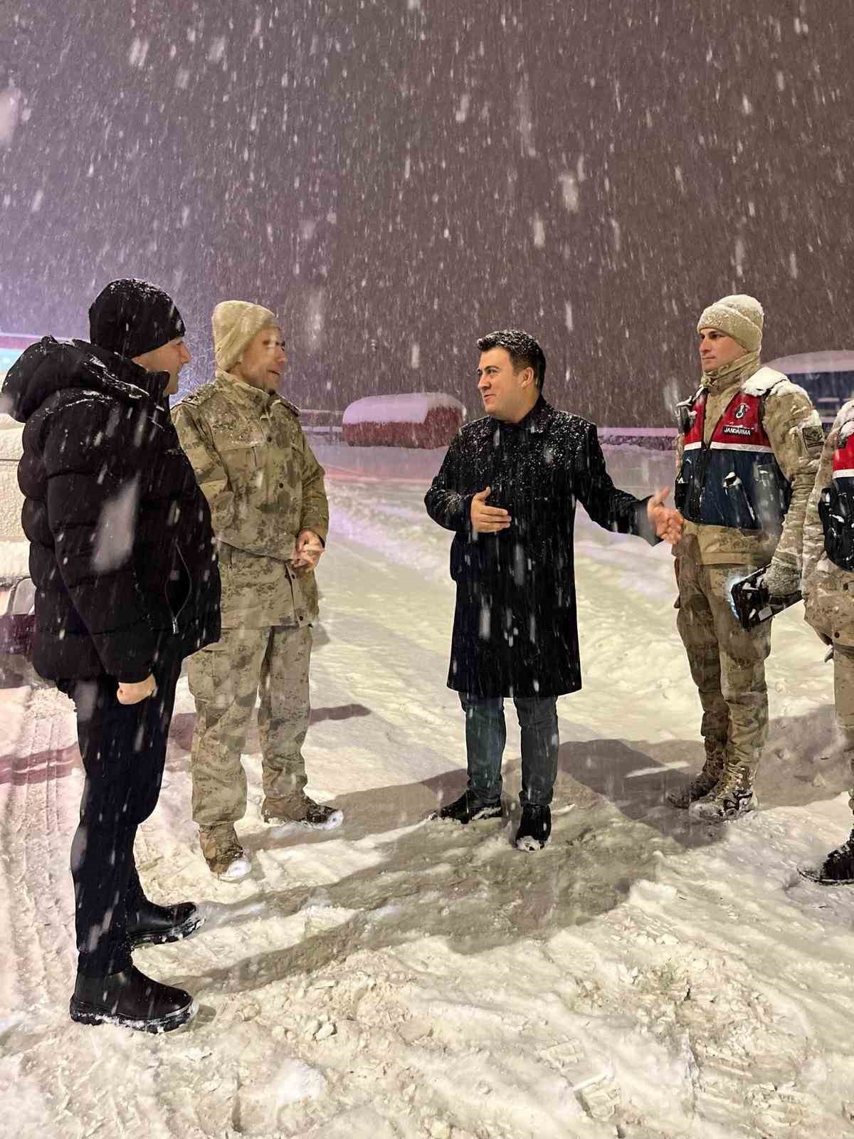 Patnos’ta güvenlik güçlerine yeni yıl ziyareti
