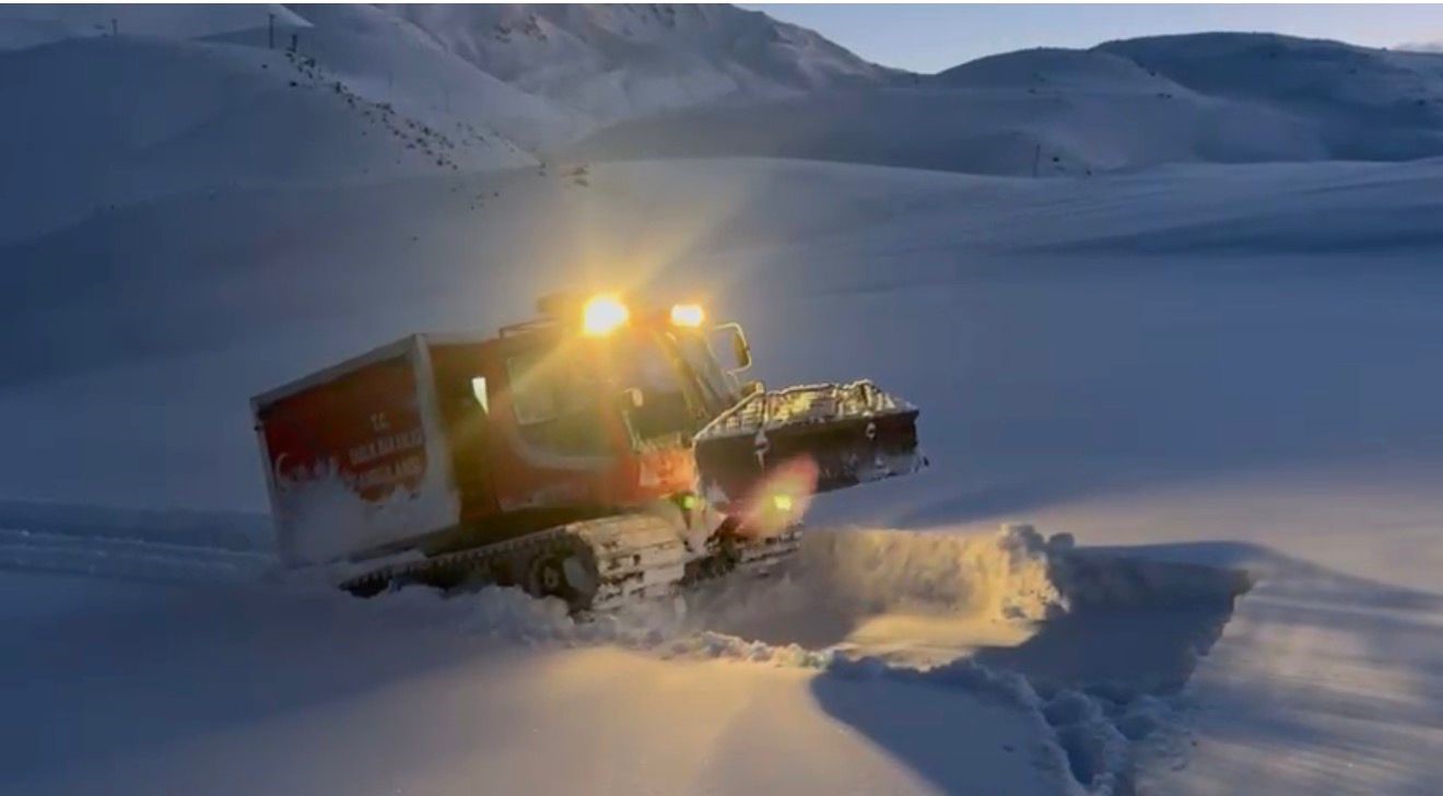 Patnos’ta kar engeline rağmen 40 günlük bebek kurtarıldı
