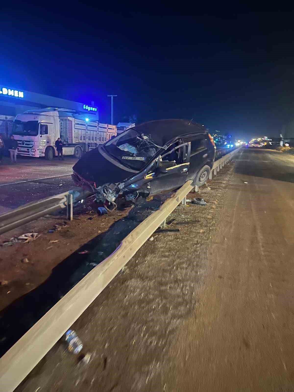 Payas’ta refüje çıkan otomobilin sürücüsü yaralandı
