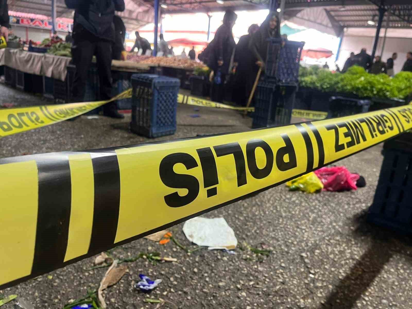 Pazarda bıçaklı yaralama
