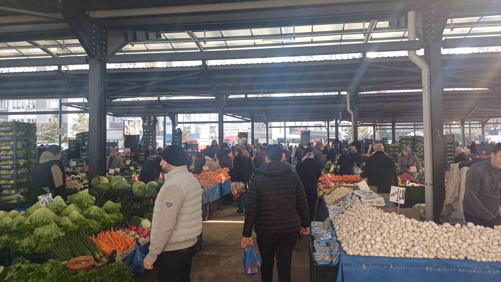 Pazarda zam şampiyonu salatalık
