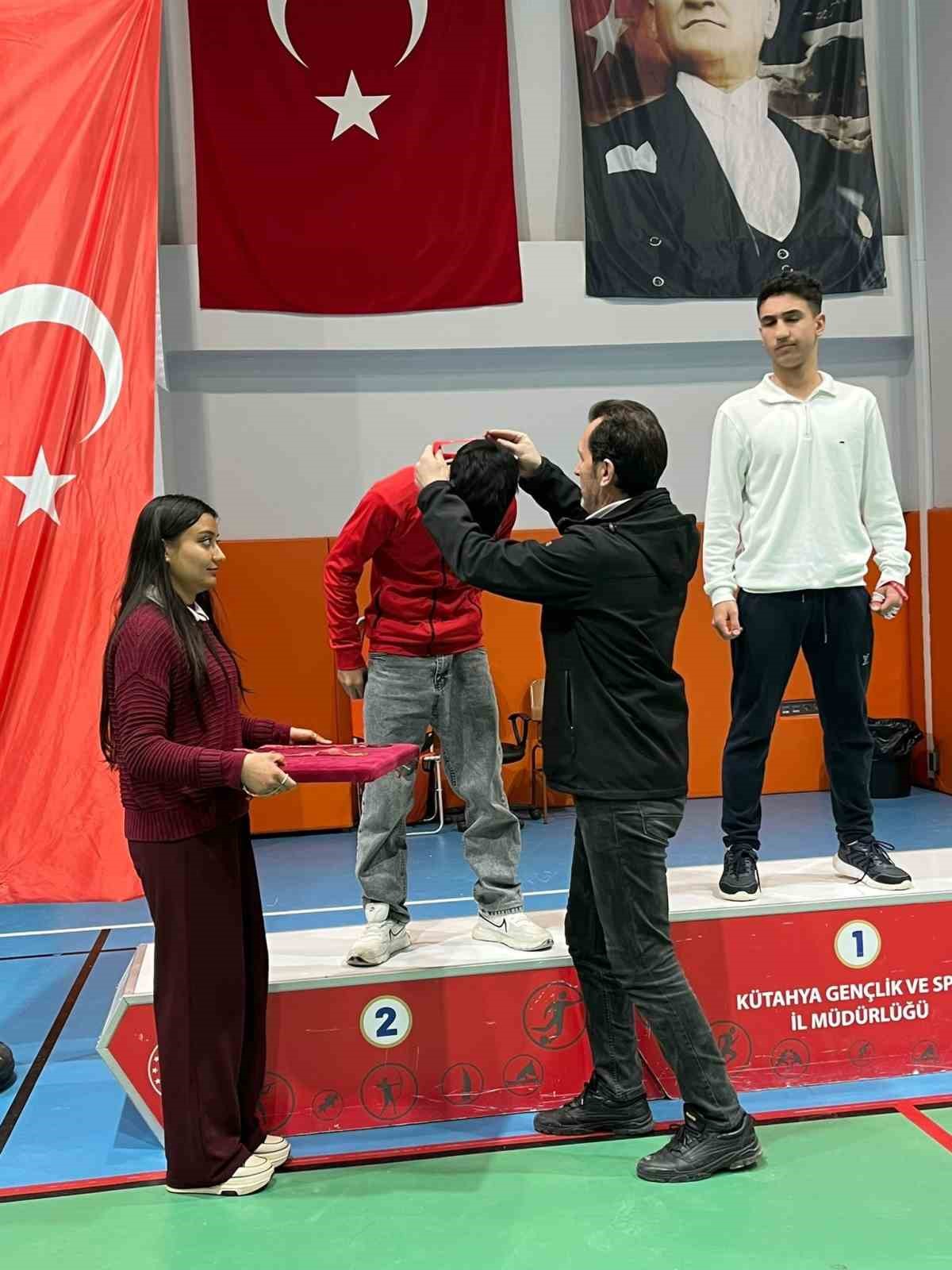 Pazarlar Spor Lisesi’nden atletizmde 15 madalya
Pazarlar Spor Lisesi’nden atletizmde 15 madalya