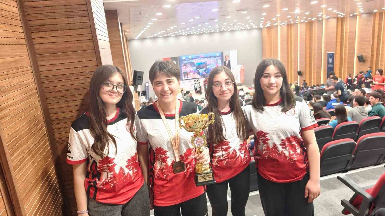 Pazarlar Spor Lisesi’nin parlayan yıldızı Medine Nur Türkiye üçüncüsü oldu
