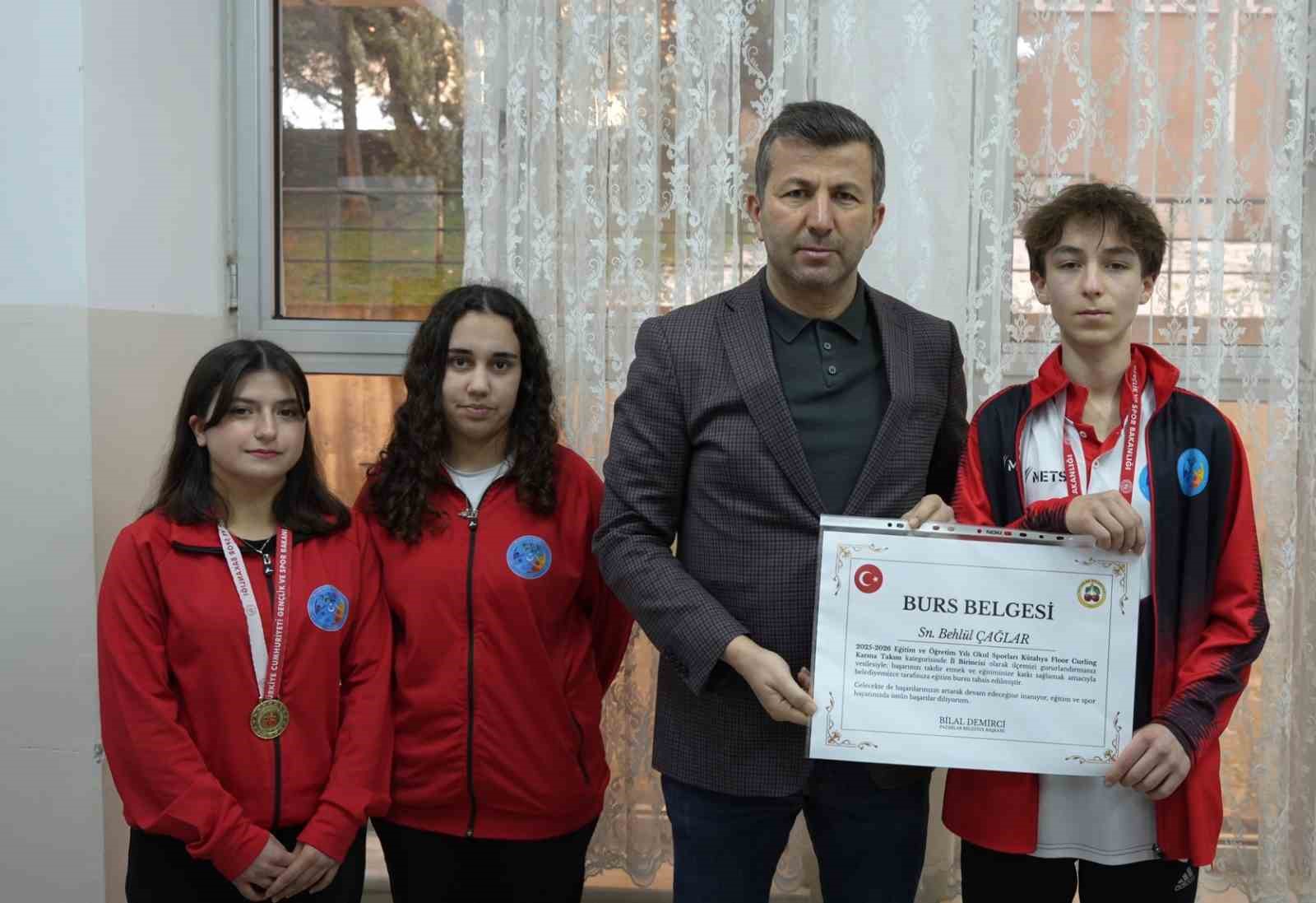 Pazarlar’da maarif sofrası bereketi
Pazarlar’da maarif sofrası bereketi