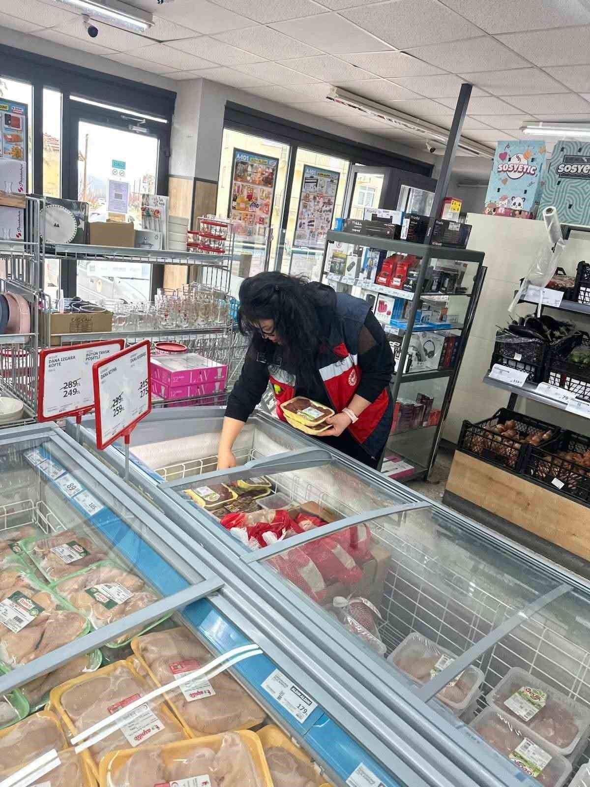 Pazarlar’da marketlere sıkı denetim
Pazarlar’da marketlere sıkı denetim