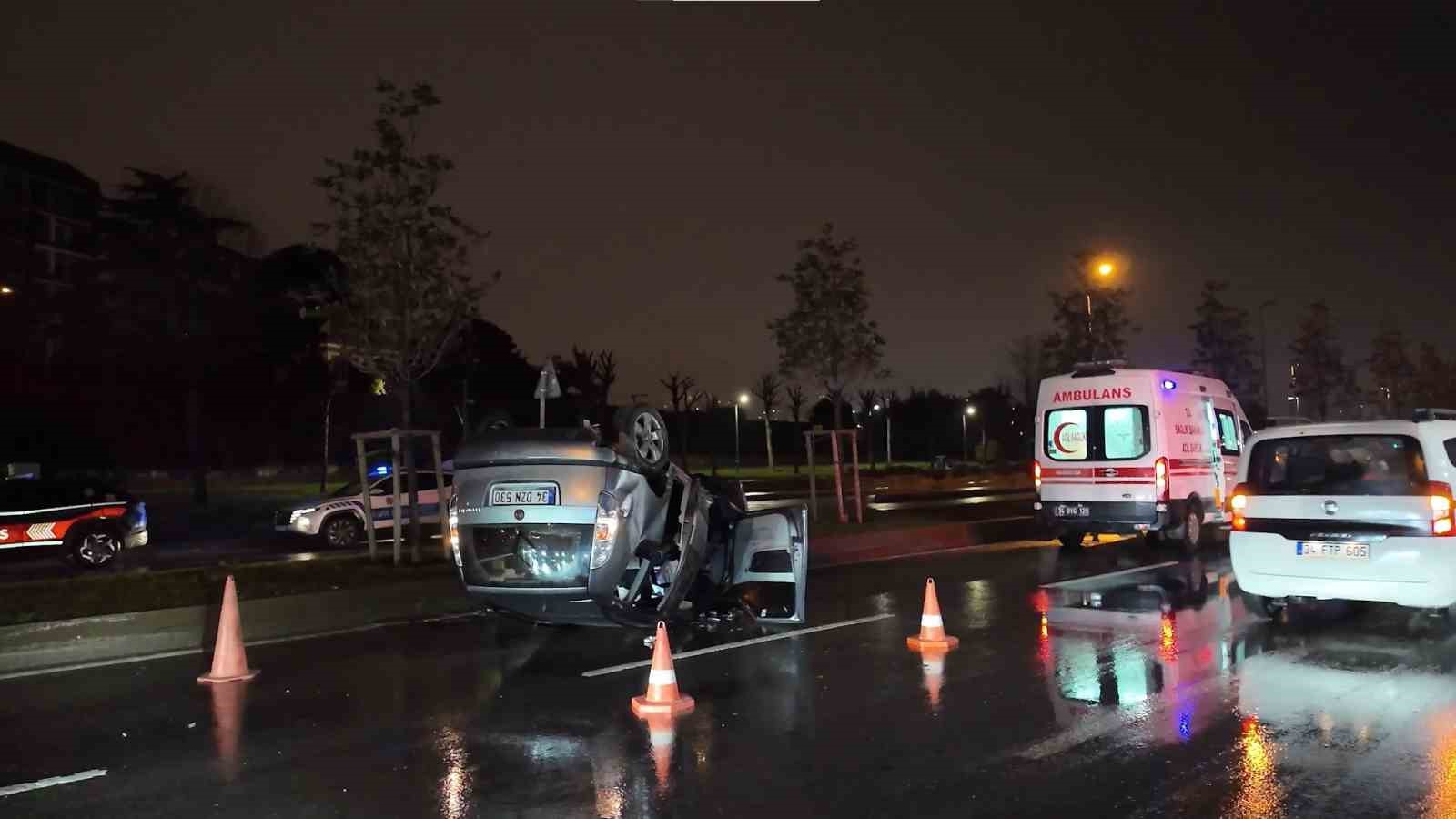 Pendik sahil yolunda aşırı hız kaza getirdi: 3 yaralı
