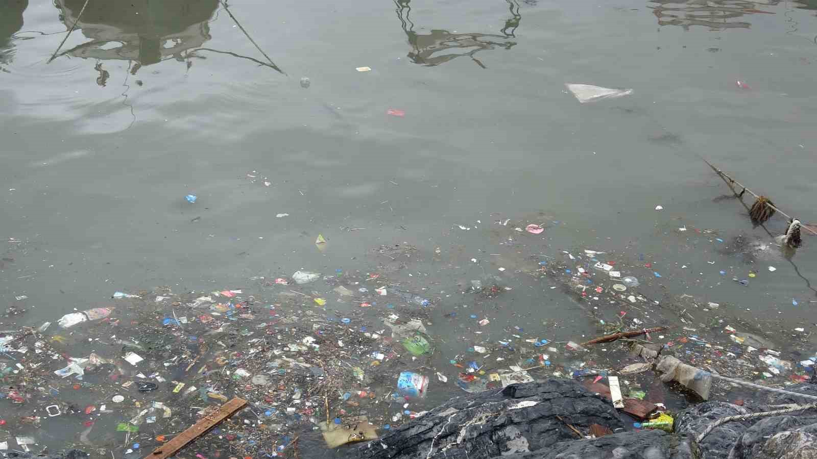 Pendik’te denize atık su alarmı: Kirlilik ve koku dayanılmaz boyuta ulaştı
