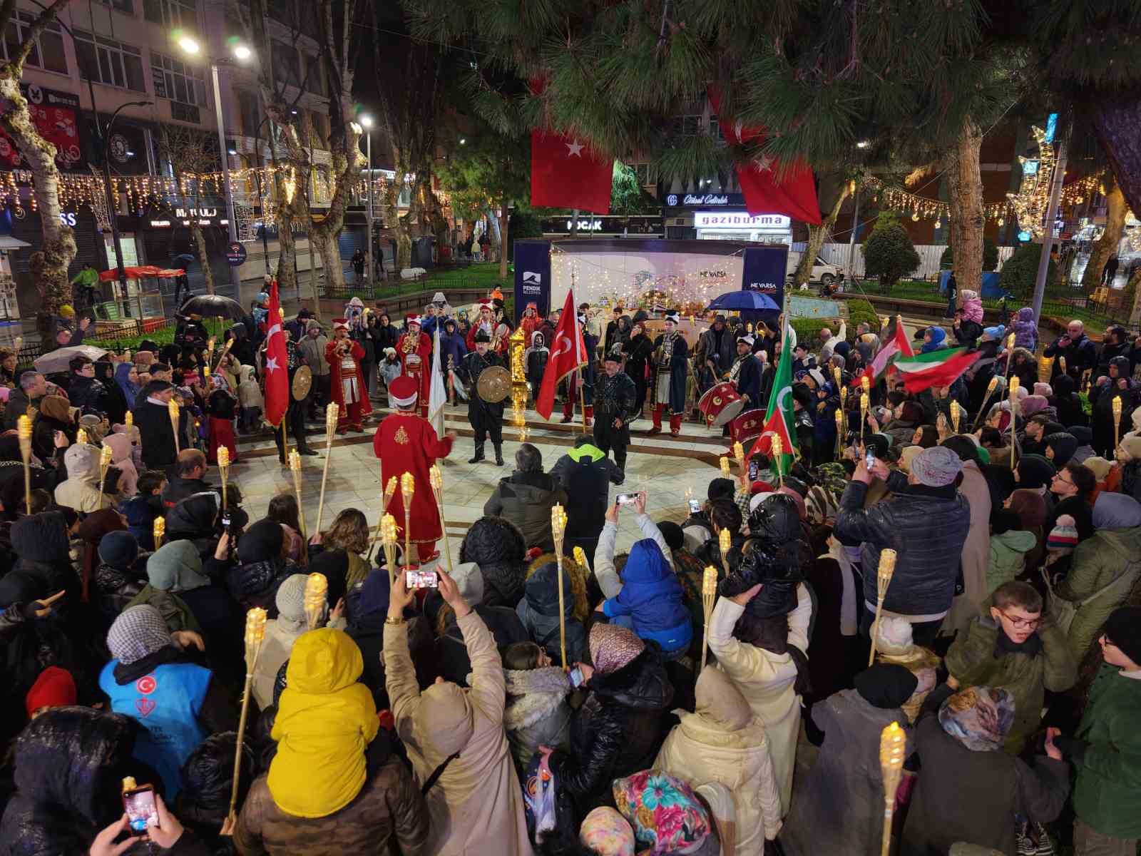 Pendik’te mehter marşlarıyla ramazan coşkusu yoğun ilgi gördü
