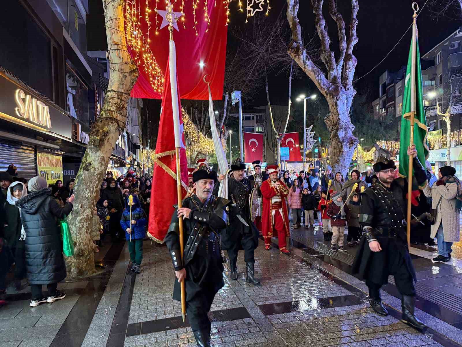 Pendik’te mehter marşlarıyla ramazan coşkusu yoğun ilgi gördü

