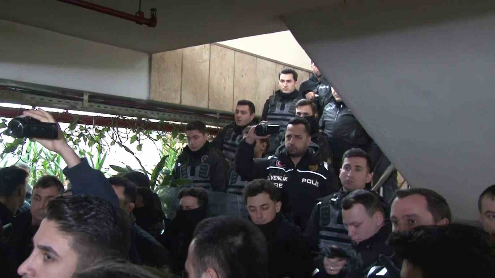 PERPA Ticaret Merkezi’nde seçim sonrası yönetim devri krizi
PERPA Ticaret Merkezi’nde seçim sonrası yönetim devri krizi