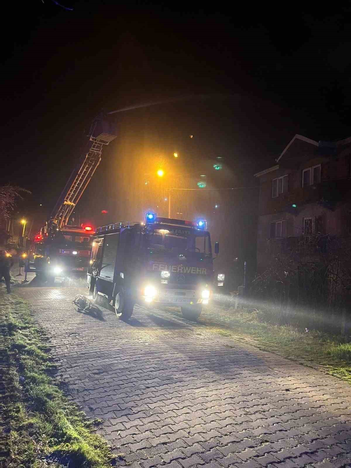 Perşembe’de çatı alevlere teslim oldu
