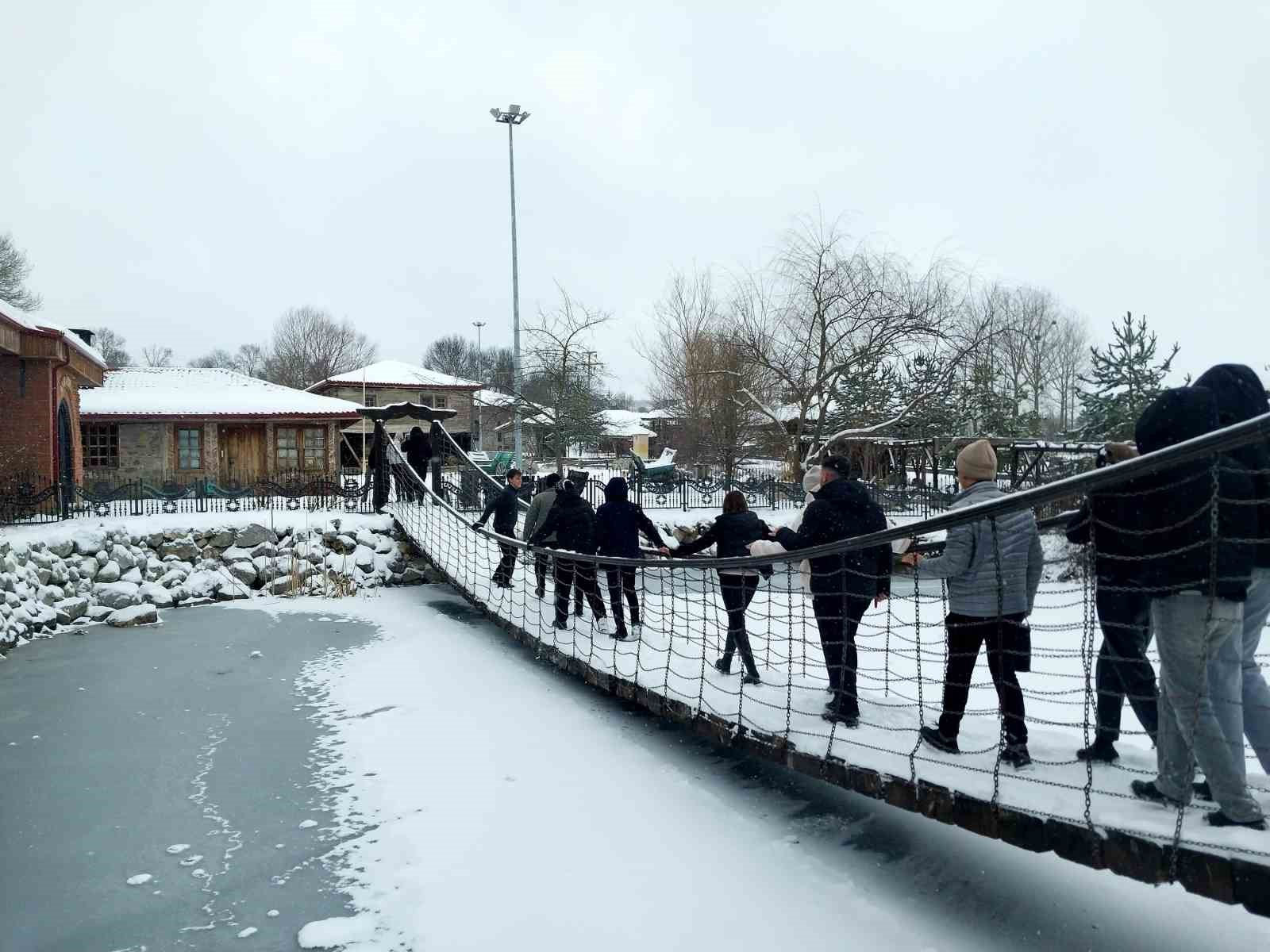Petek gençle gençler Akdağ’ı keşfe doydu
