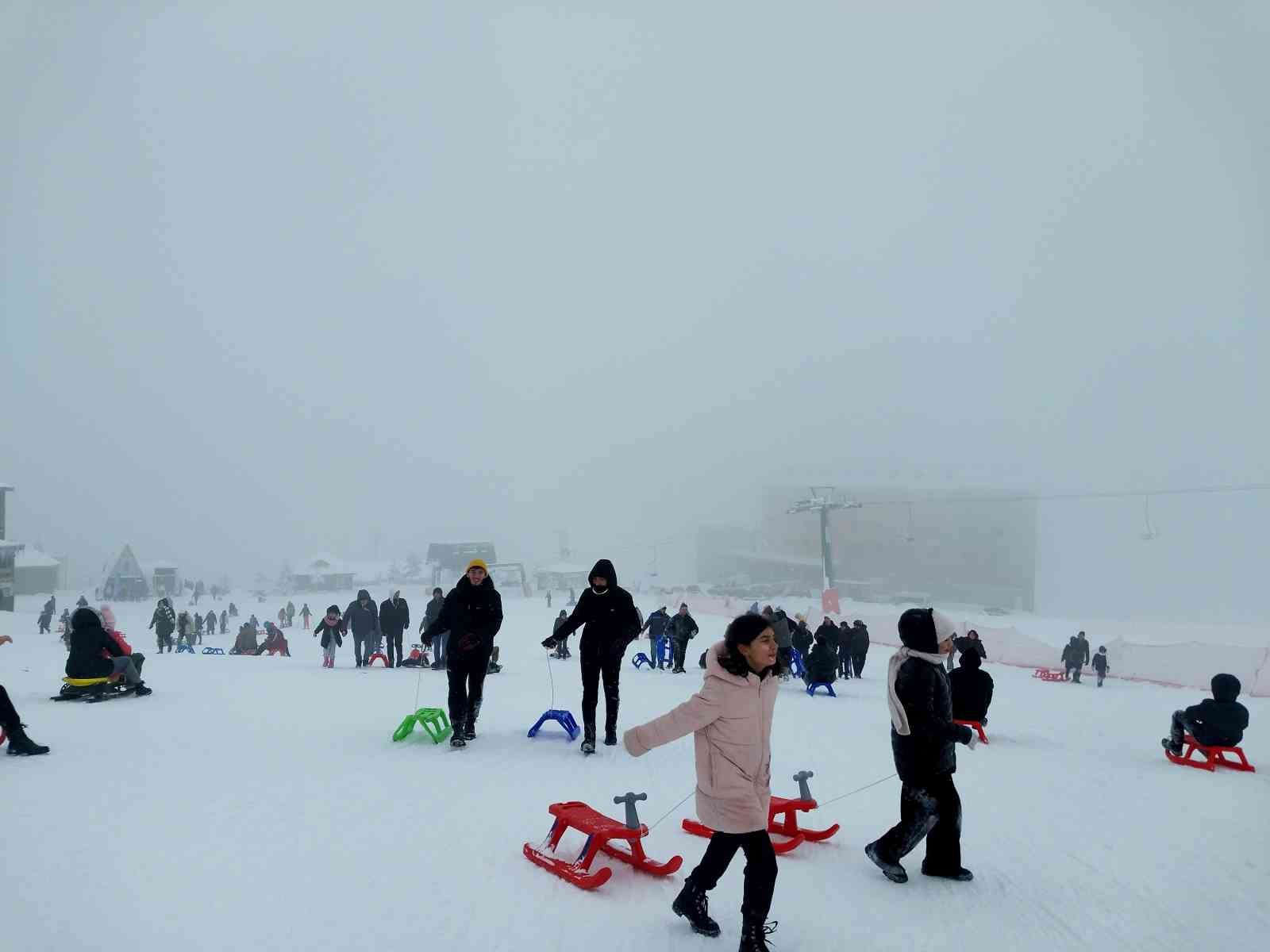 Petek gençle gençler Akdağ’ı keşfe doydu
