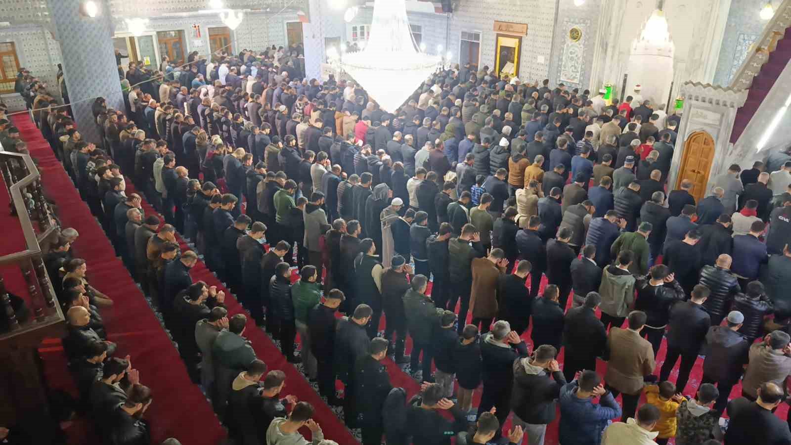 Peygamberler şehri Şanlıurfa’da Berat Kandili coşkusu
