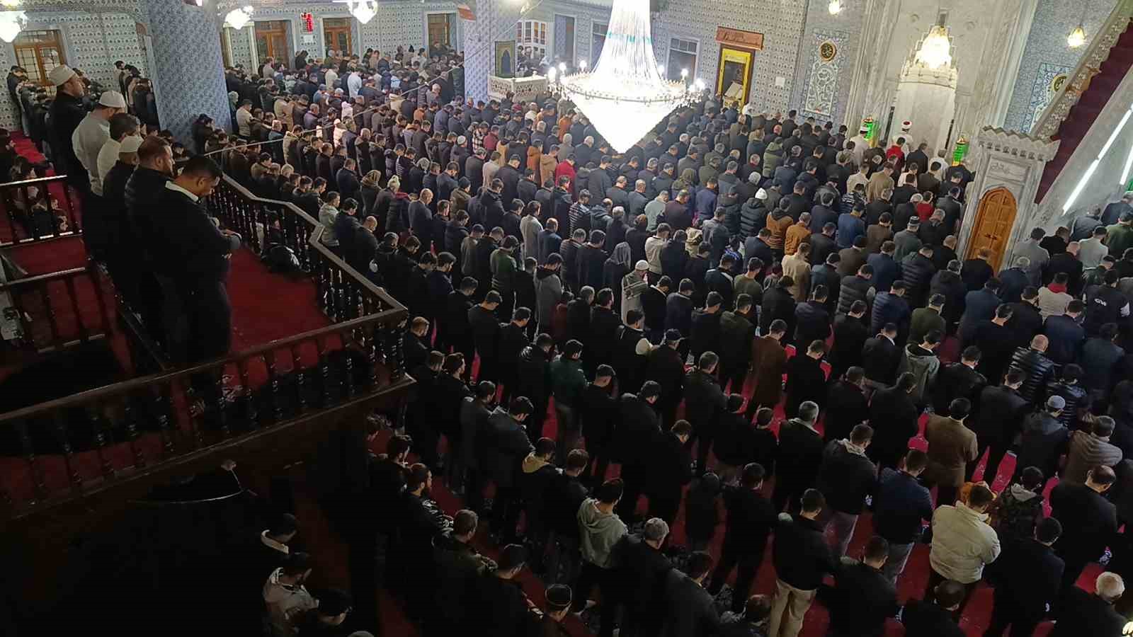 Peygamberler şehri Şanlıurfa’da Berat Kandili coşkusu
