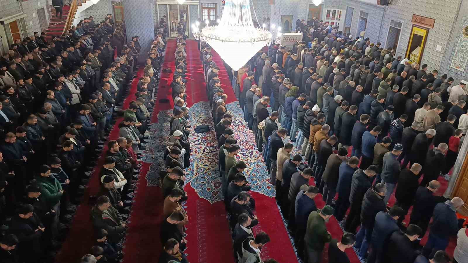 Peygamberler şehri Şanlıurfa’da Berat Kandili coşkusu
