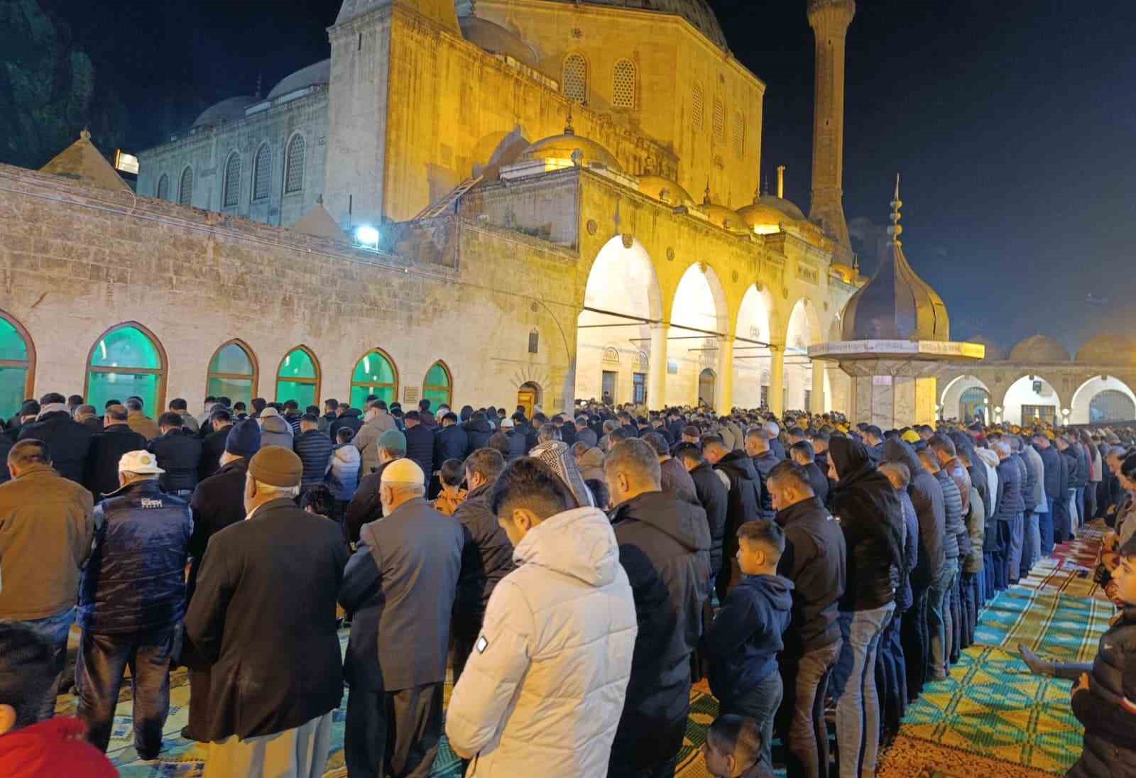 Peygamberler şehrinde Kadir Gecesi coşkusu
