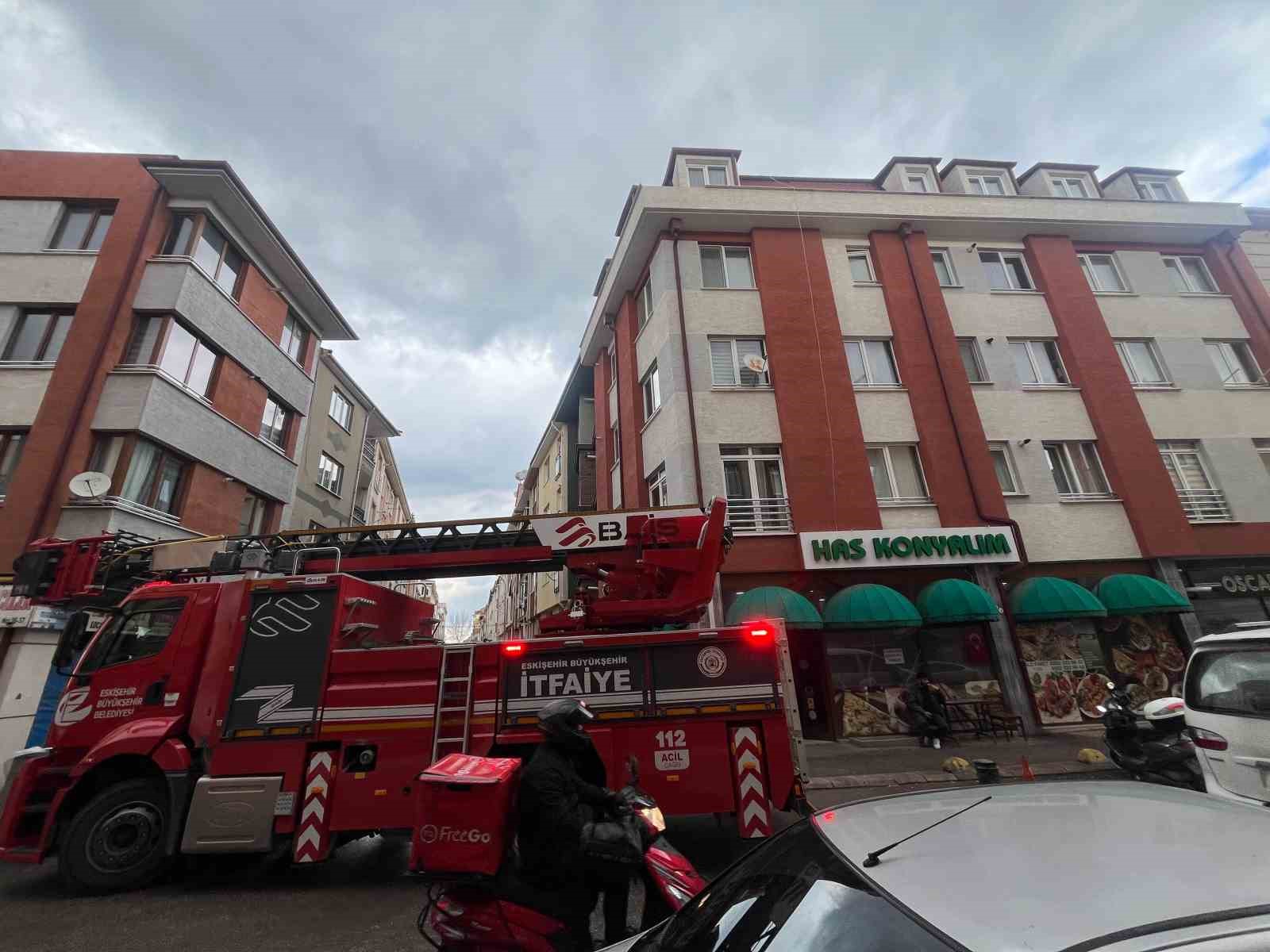 Pide salonunun bacasında çıkan yangın korkuttu
